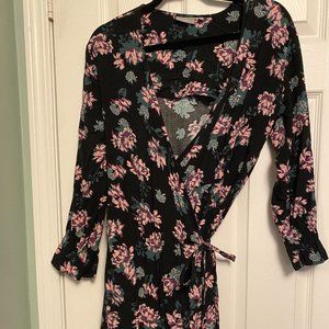 B. Young Wrap Dress Size Medium